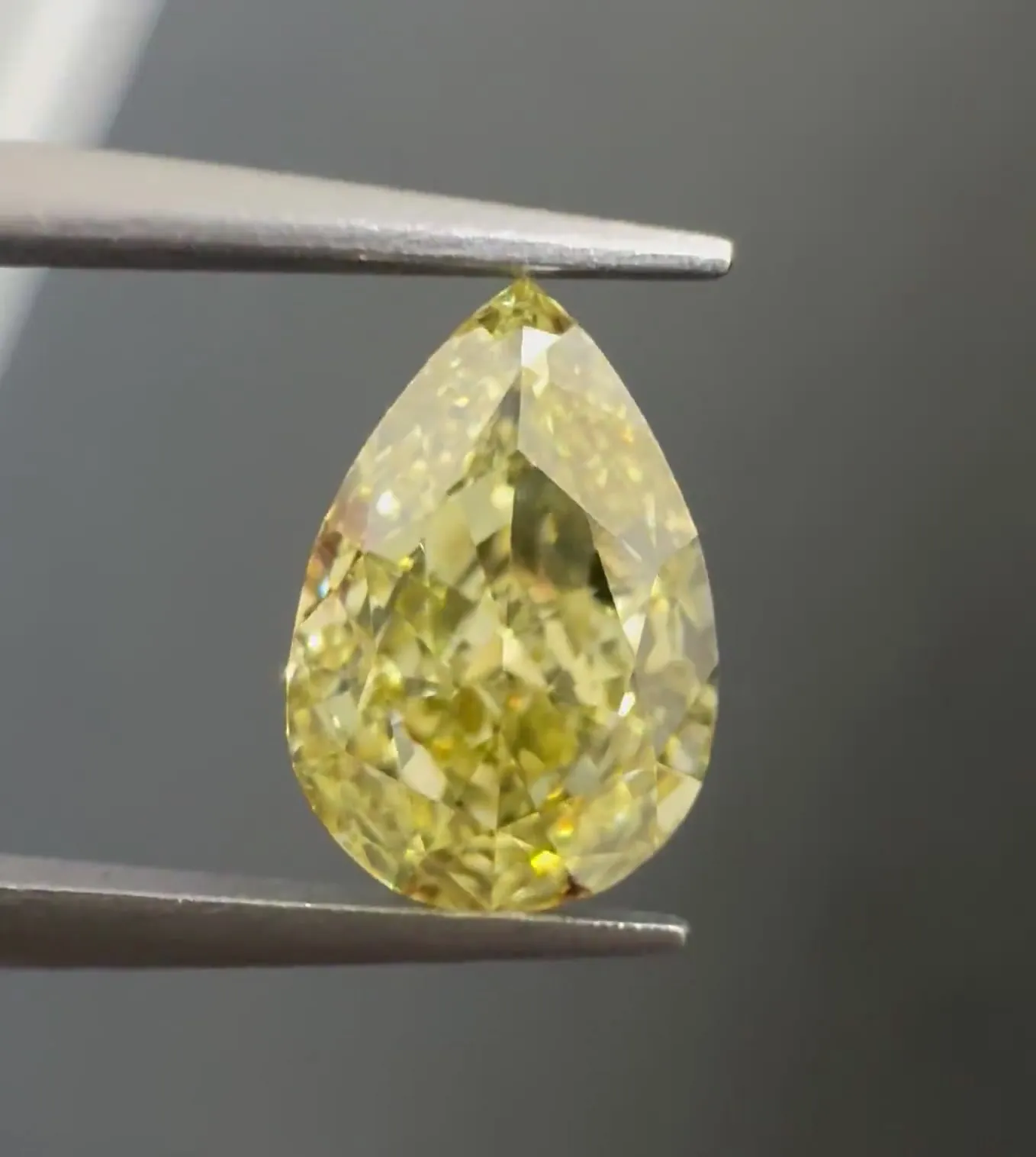 1.57ct Pear Natural Diamond (Colour Fancy Yellow, Clarity SI1, GIA Certified)